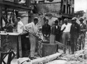 Moving silver coin from Napier's Bank of New Zealand safe, after the 1931 earthquake
