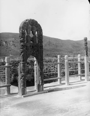 Maori carved wooden gateway at Whakarewarewa Pa