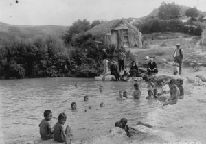 Josiah Martin, 1843-1916 : Bathing in the hot springs at Whakarewarewa