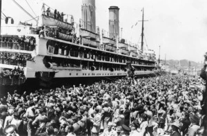 Crowd at Aotea Quay, Wellington, as K Force troops leave on the Ormonde