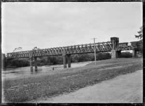 Road and railway bridge over the Waikato River at Ngaruawahia.