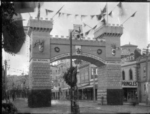 Decorative triumphal arch on Lambton Quay, Wellington, erected for the 1901 visit of the Duke and Duchess of Cornwall and York