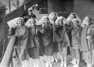 New Zealand nurses of the 3rd Echelon departing from Wellington during World War 2