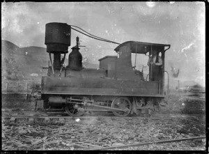An old "A" class locomotive used for logging at Manunui, 1920.