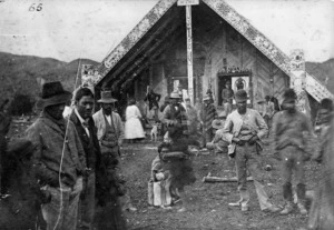 Unidentified group alongside the Te Tokanganui-A-Noho meeting house in Te Kuiti
