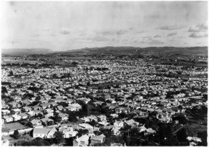 Creator unknown : Photograph forming part 2 of a 2 part panorama showing the suburb of Mt Eden, Auckland