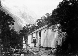 Pompolona Hut, Te Anau, Milford Track