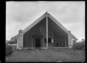 Maori meeting house at Parawai, Thames, in 1917