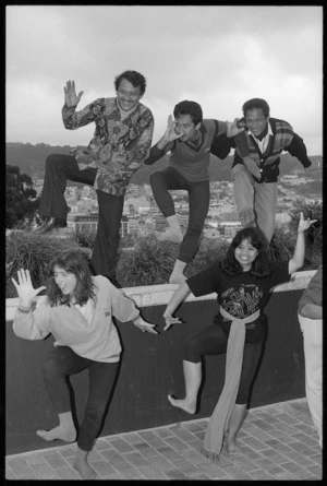 Indonesian living treasures Gustami Suwitoputro, Bambang Atmaja amd Adi Munardi, with Marie Direen and Tri Sutrisno - Photograph taken by John Nicholson