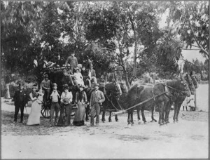 Creator unknown : Photograph of a group with a royal mail coach in Queenstown