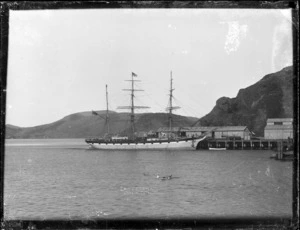The sailing ship Langstone berthed at Port Chalmers alongside the building of the Shaw Savill & Albion Co. Export Stores.