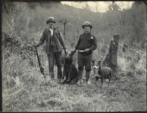 Nob Goile and Cyril Rutland with a pig after a successful hunt, Mokau River
