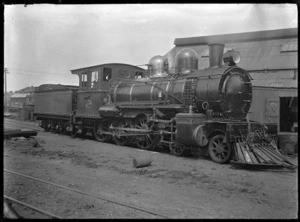 "U" class steam locomotive no. 274 (4-6-0 type).