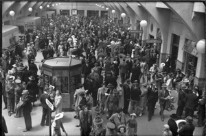 Crowded hall at Wellington Railway Station