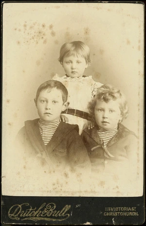 Unidentified children - Photograph taken by Dutch & Bull