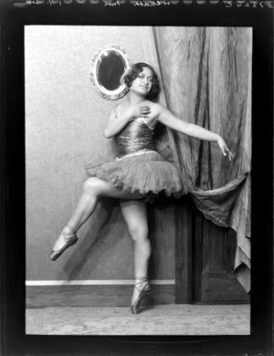 Dancer, Miriama Heketa in ballet pose