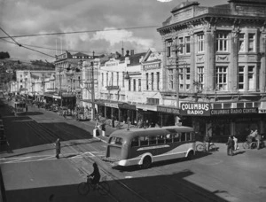 Bus at intersection in Victoria Avenue, Wanganui