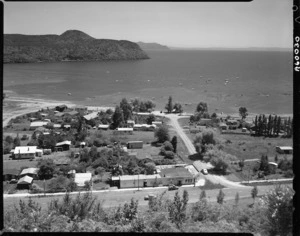 Motuoapa settlement at Motuoapa Bay, Lake Taupo