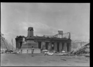 Collapsed building and war memorial, after the 1931 Hawke's Bay earthquake
