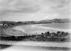 Muir and Moodie fl 1898-1916: Beach at Lyall Bay, Wellington