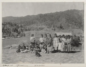 Maori women and children at Mataatua