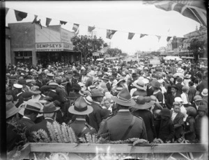 Crowd on a street in Levin during Lord Jellicoe's visit