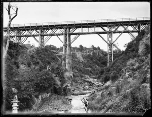 Piripiri Stream and railway viaduct