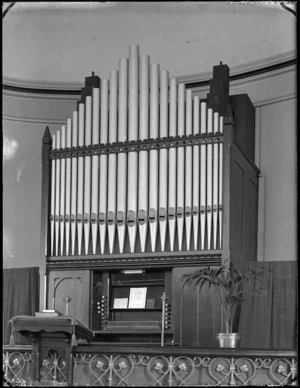 The organ at the Vivian Street Baptist Church, Wellington