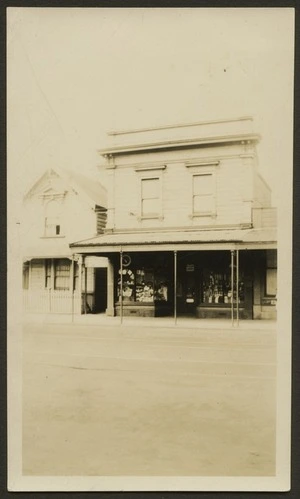 Eglinton, Raymond John, fl 2014: Photograph of Hall's grocery shop, Adelaide Road, Newtown, Wellington