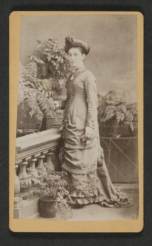 M Heslop & Co (Christchurch) fl 1870s :Portrait of unidentified woman