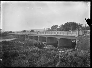 Bridge over the Waioeka River, near Opotiki, circa 1928.