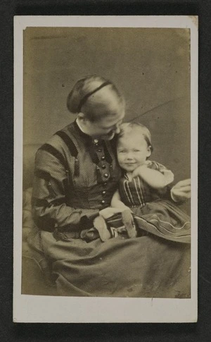 Photographer unknown: Portrait of unidentified woman and child
