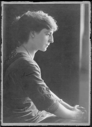 Heraud, Julie : Portrait of Maud Sherwood