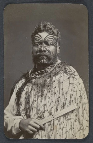 Photographer unknown :Portrait of unidentified Maori