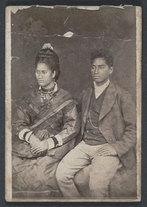 Photographer unknown :Portrait of unidentified Maori man & woman