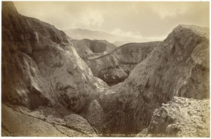 Valentine, George Dobson, 1852-1890 :South crater, the termination of Rotomahana rent