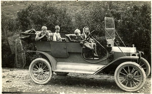 Lilburn children in Ford Model T car at Drysdale farm, Hunterville