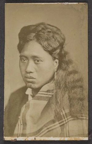 Photographer unknown :Portrait of unidentified Maori woman