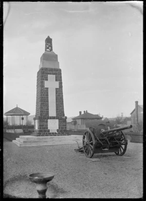 Soldiers' monument at Mosgiel.
