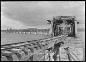 Railway bridge over Waimapu Estuary at Tauranga.