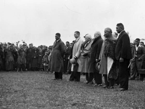 Tonga Mahuta, Joseph Gordon Coates, Henry Edmund Holland, Frank Langstone, Sir Apirana Ngata and Tumate Mahuta at the graveside of the Maori King Te Rata