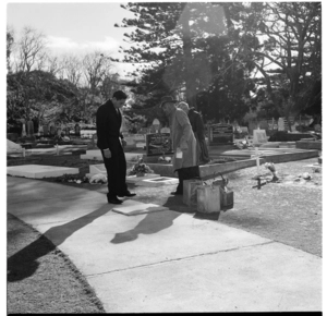 Grave of Inia Te Wiata, Rangiatea Church, Otaki