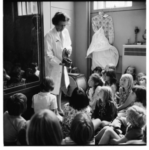 Visit to the Dominion Museum by a group of primary school children, 1974.