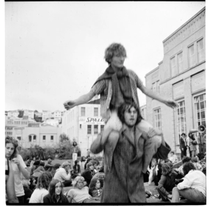 'Summer City' dancing on the Wellington City Library lawn