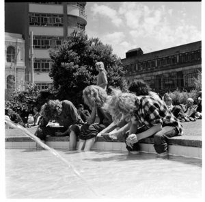 Lunchtime 'Summer City' entertainment, Civic Square, Wellington