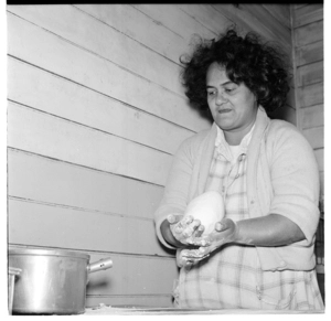 Te Runa family, Ruatoria - baking 'Maori' bread