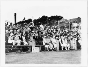 Crowd watching the tennis at Miramar courts, Wellington