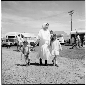 Groups of people at an unidentified A&P show in the Wairarapa