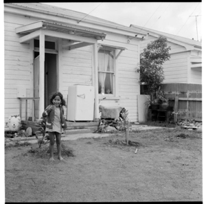 Young Māori children playing outside their homes
