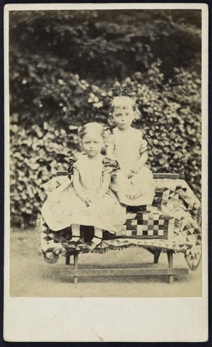 Photographer unknown :Portrait of two unidentified girls
